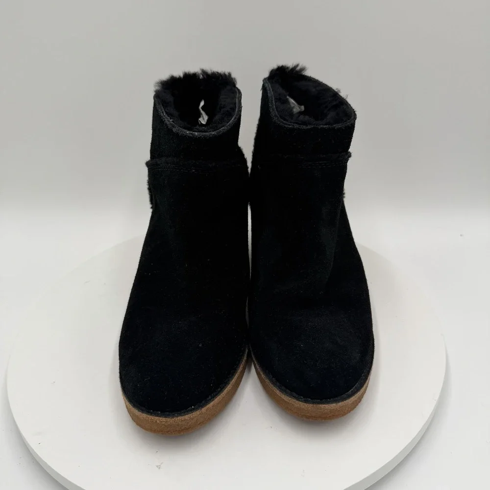 UGG Black Suede Shearling Kasen Ankle Boot Size 7.5 Block Heel Crepe Sole Bootie